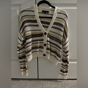 JUNIOR’S ALMOST FAMOUS BUTTON CROPPED CARDIGAN SWEATER SIZE M
